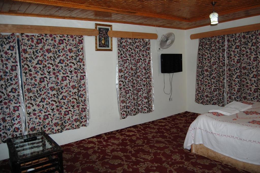 Hotel Paradise Inn Pahalgām Cameră foto